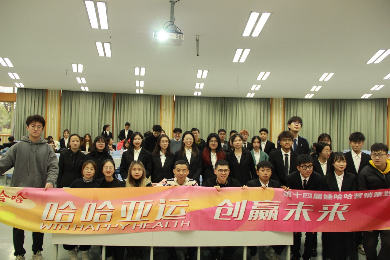 会议室里的人们描述已自动生成